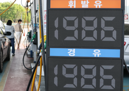 Gas prices fall under 2,000 Korean won for 1st time in nearly 2 months