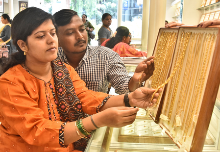 Gold, silver trade lower amid weak global cues
