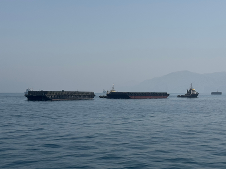 Singapore-flagged vessel reports minor bridge damage after incident in Strait of Hormuz