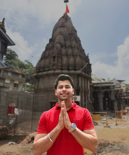 Siddharth Nigam seeks blessings at revered Bhimashankar Temple
