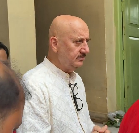 Anupam Kher prays for 'health, happiness, & peace' at the Kalighat Kali Temple in Kolkata
