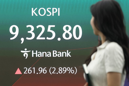 Seoul shares down 2 pc on tech losses, Iran deal uncertainty