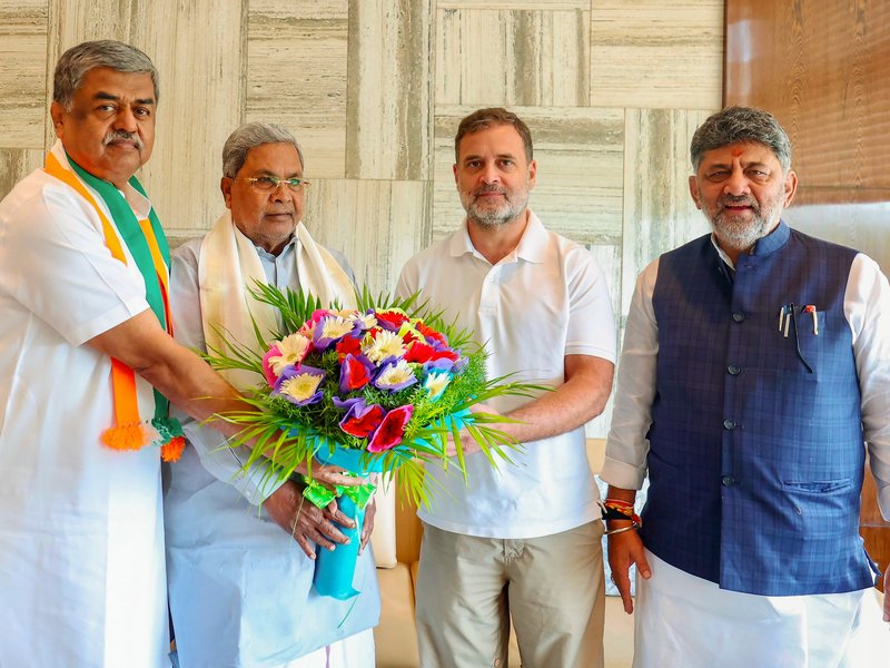 Cabinet expansion buzz intensifies as Karnataka Congress leaders camp in Delhi