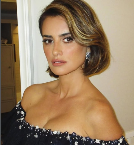 Penelope Cruz recollects her scary airplane encounter with Salma Hayek on Halloween
