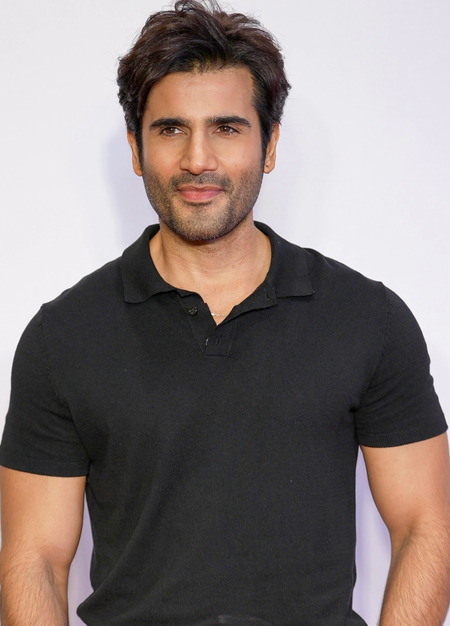 Karan Tacker reacts to fraud attempt, warns about fake manager scam