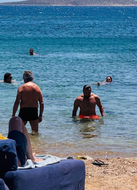 Kareena Kapoor clicks 'hot husband' Saif Ali Khan walking out of the sea in his swimwear, says 'summer's going well'