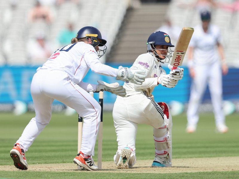 One-off Test: England fight back by removing Smriti, Harmanpreet, leave India at 202/5