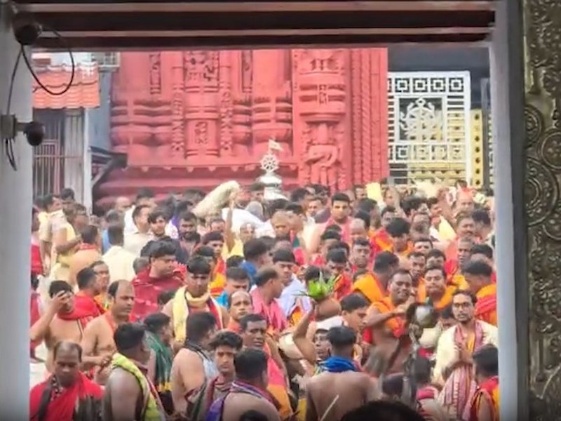 World-famous Puri Rath Yatra gets underway with grand 'Pahandi Bije' ritual