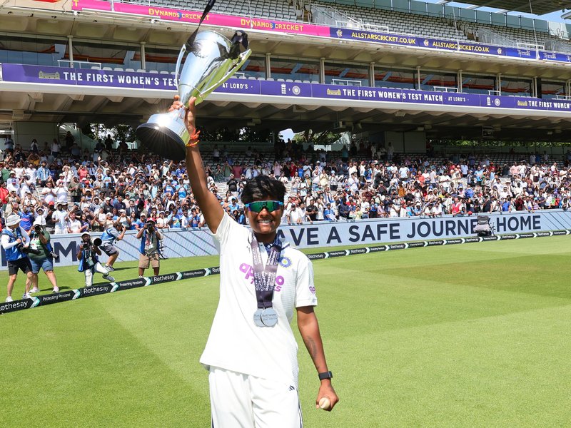 Kranti's bowling action is reminiscent of Shami: Niranjana