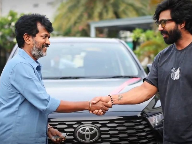 Vishnu Vishal presents brand new car to 'Gatta Kusthi 2' director Chella Ayyavu!