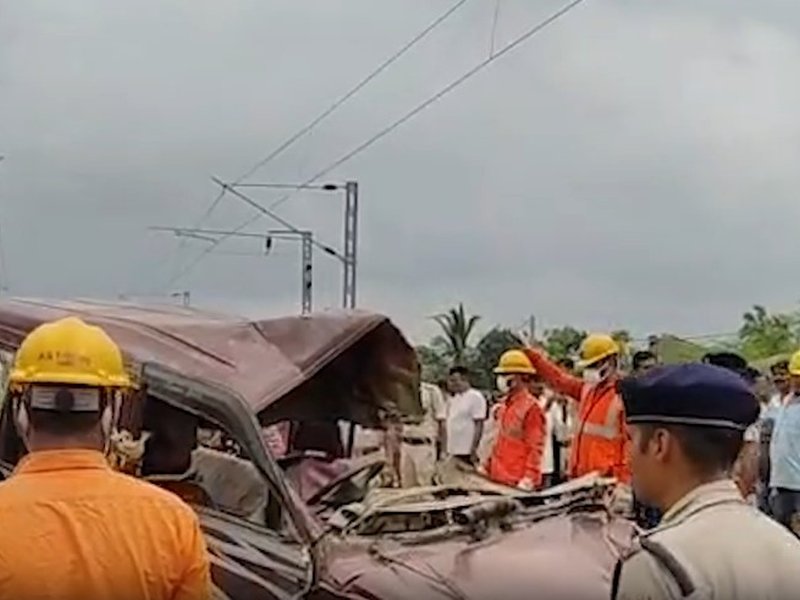 Bengal school bus-train crash: Drunk gateman ignored closing rail gate, arrested (Lead)